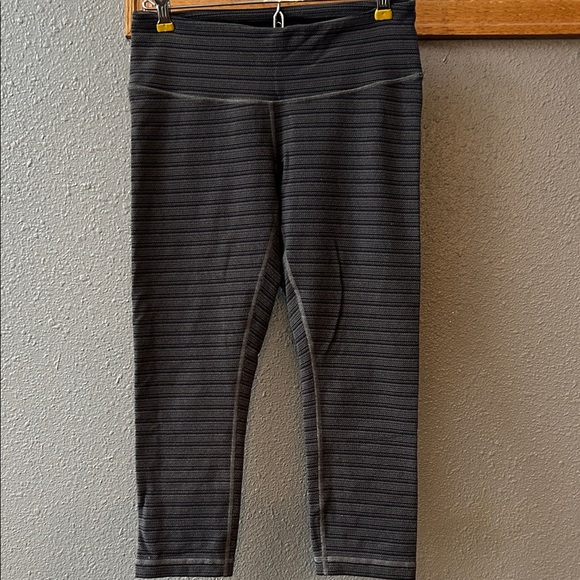 lululemon Wunder Under Cropped Leggings Size 6 - Picture 1 of 4